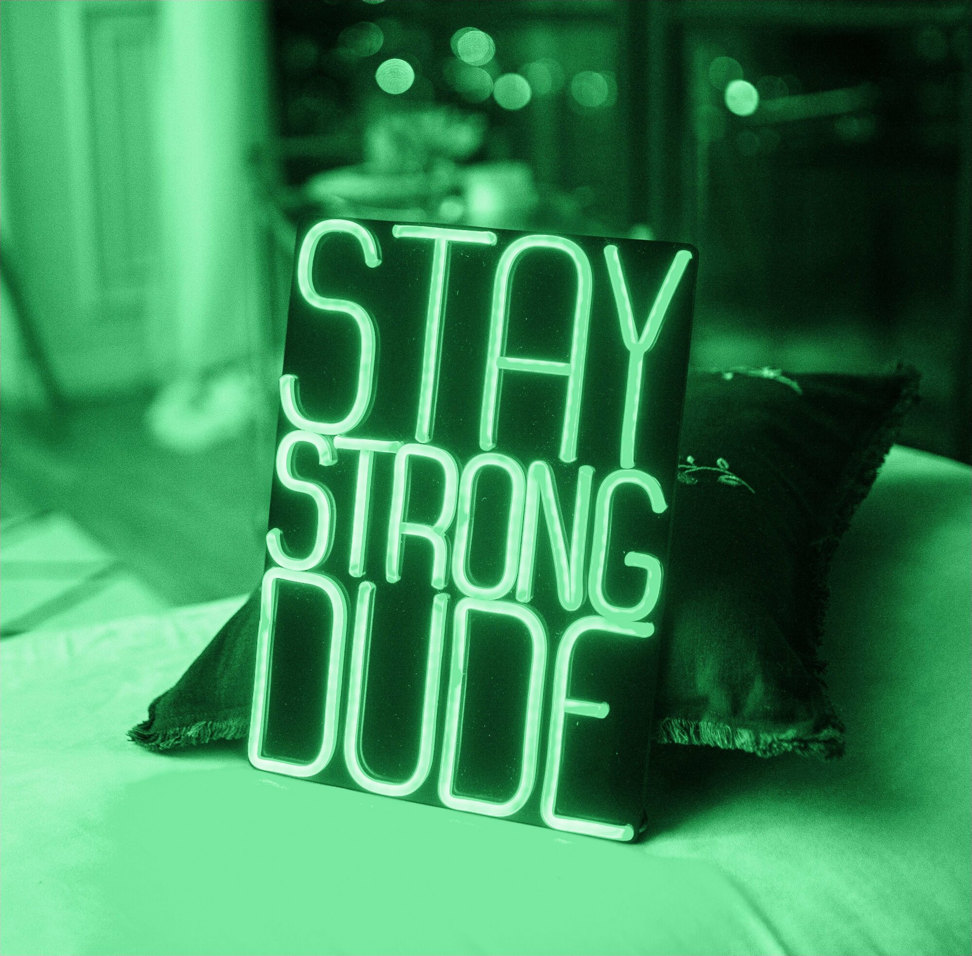 Табличка неоновая Stay strong dude, 25х35 см