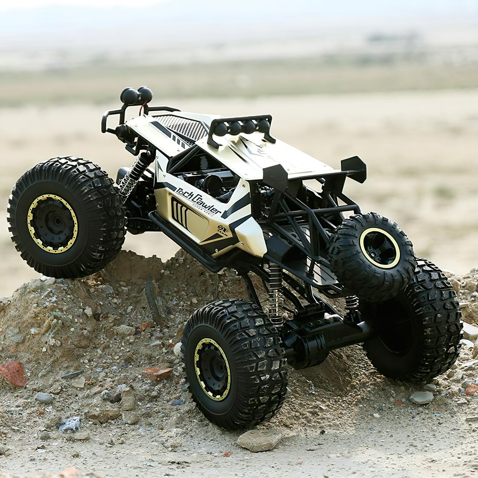 Огромный внедорожник 50см 4 WD на пульте ДУ (радиоуправляемая машинка, полный привод) - золотой