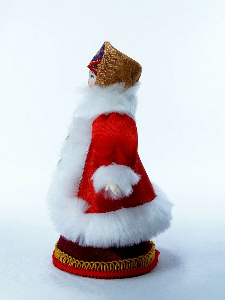 Кукла коллекционная Крестьянка в полушубке — фото 1