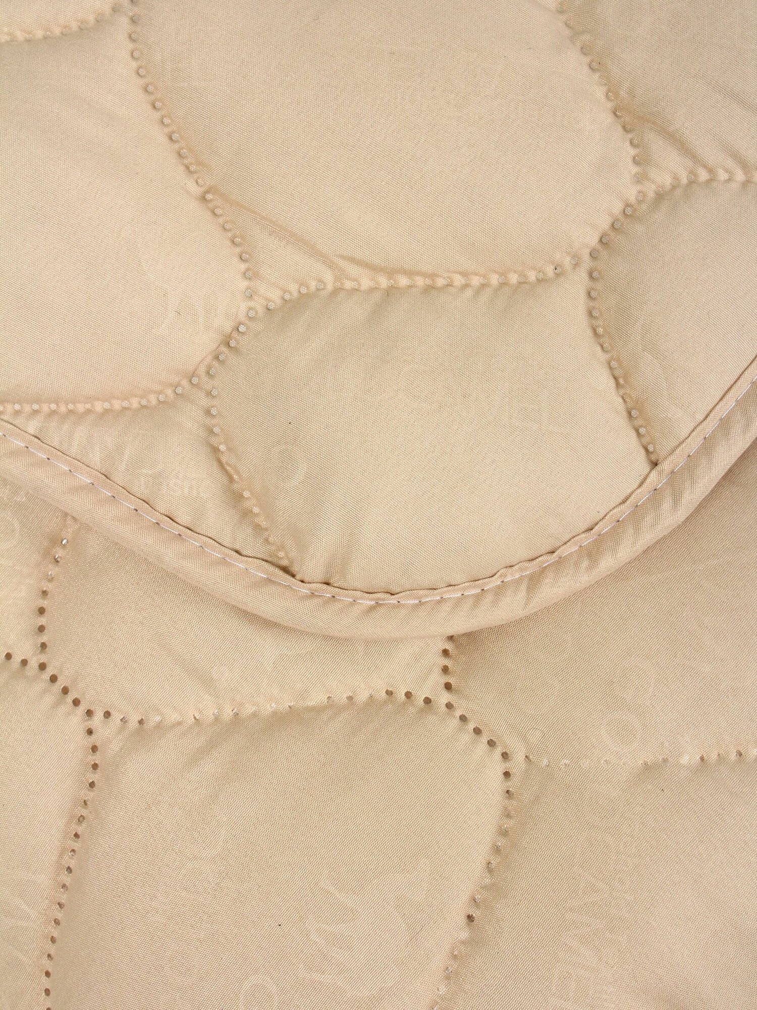 Одеяло "Верблюжья шерсть" полновесное, 2-х спальное, в микрофибре, плотность 300 г/м2 - фотография № 9