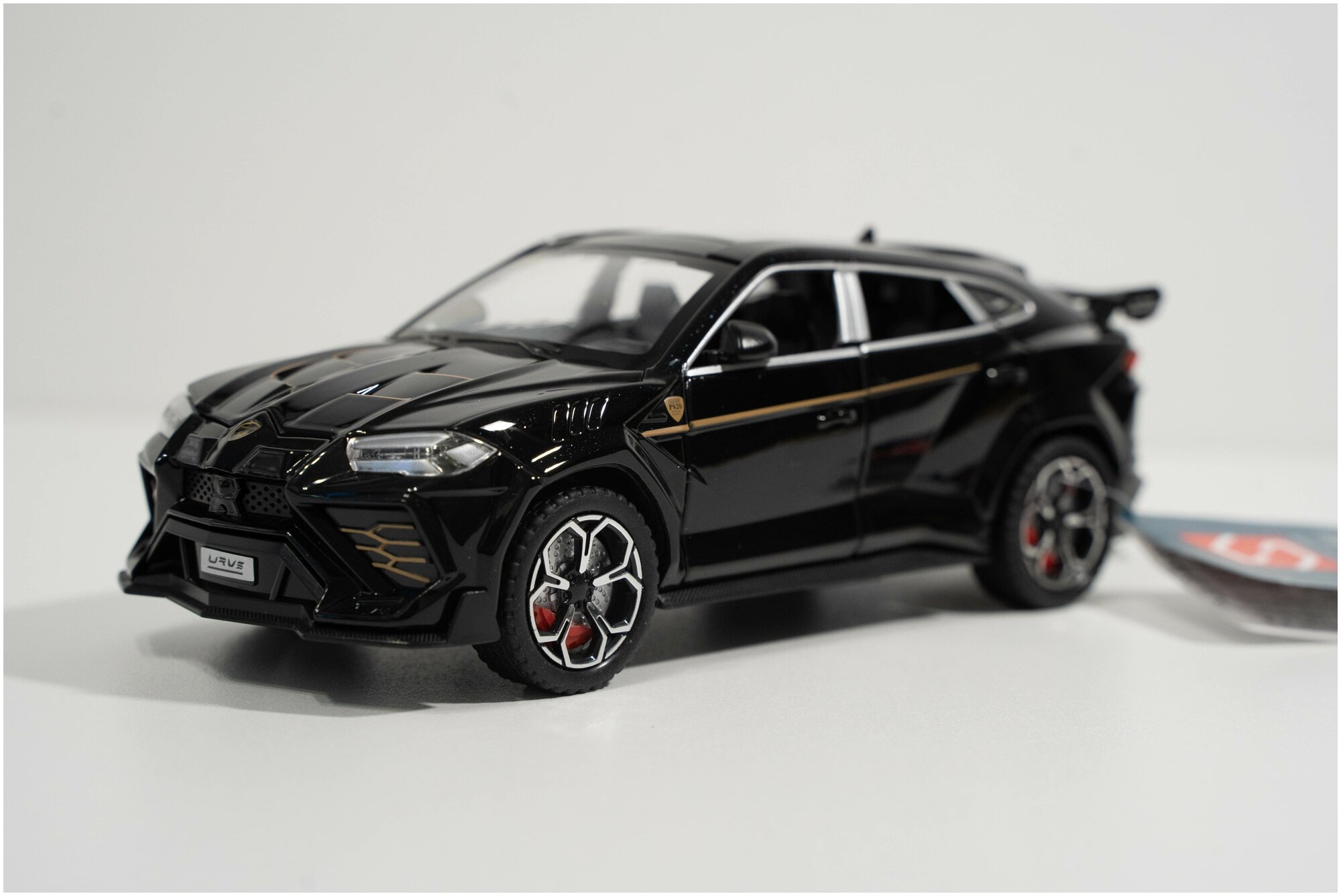 Машинка металлическая Lamborghini Urus 1:24 с дымом