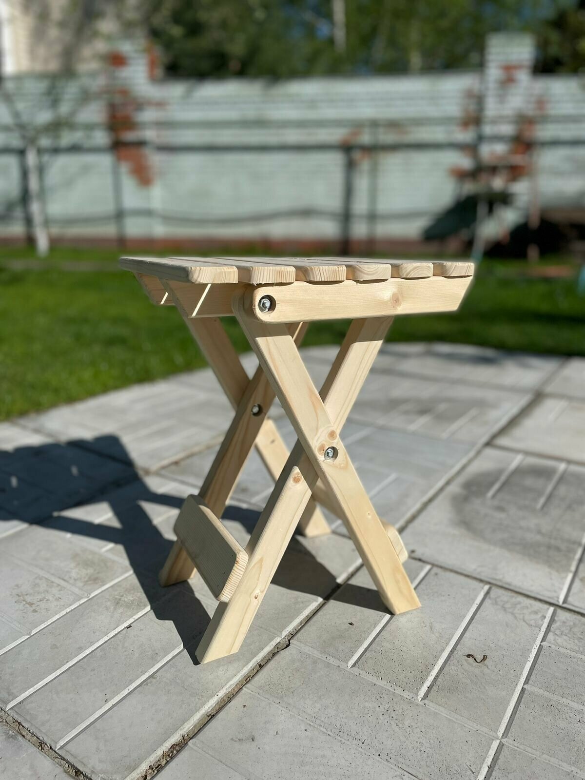 фото Табурет складной деревянный