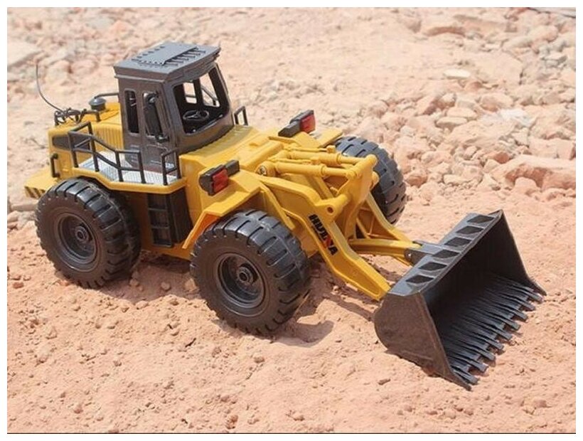 Радиоуправляемый бульдозер HUI NA TOYS 2.4G 6CH 1/18 RTR