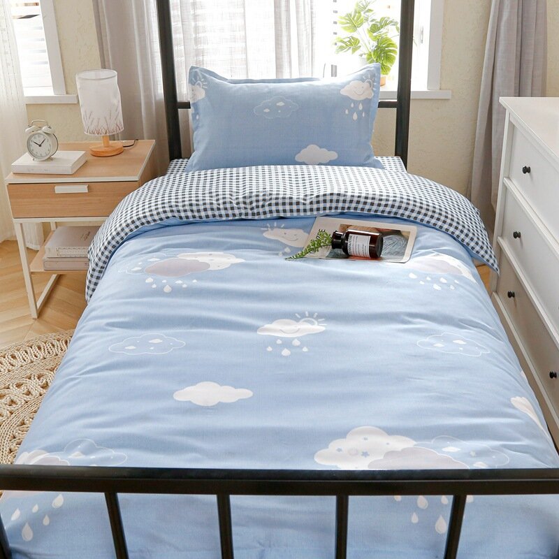 фото Комплект постельного белья "Облако", стеганое одеяло 150x200 см, простыня 4 части, 1-спальная кровать 6 частей