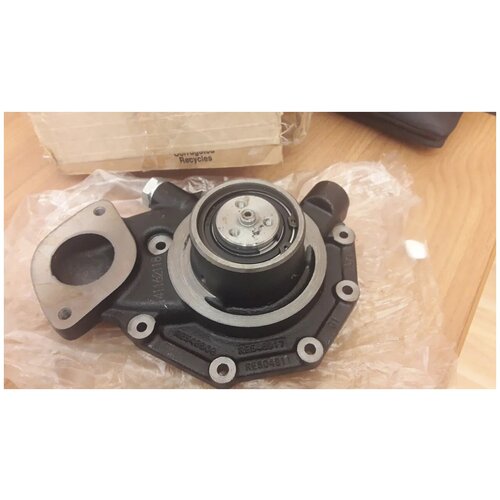 RE504911 John Deere Water Pump Водяной насос (помпа)