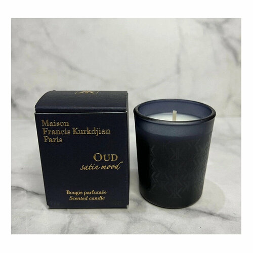 парфюмированный лосьон для тела maison francis kurkdjian oud satin mood 350 мл Maison Francis Kurkdjian Oud Satin Mood свеча 30 гр унисекс