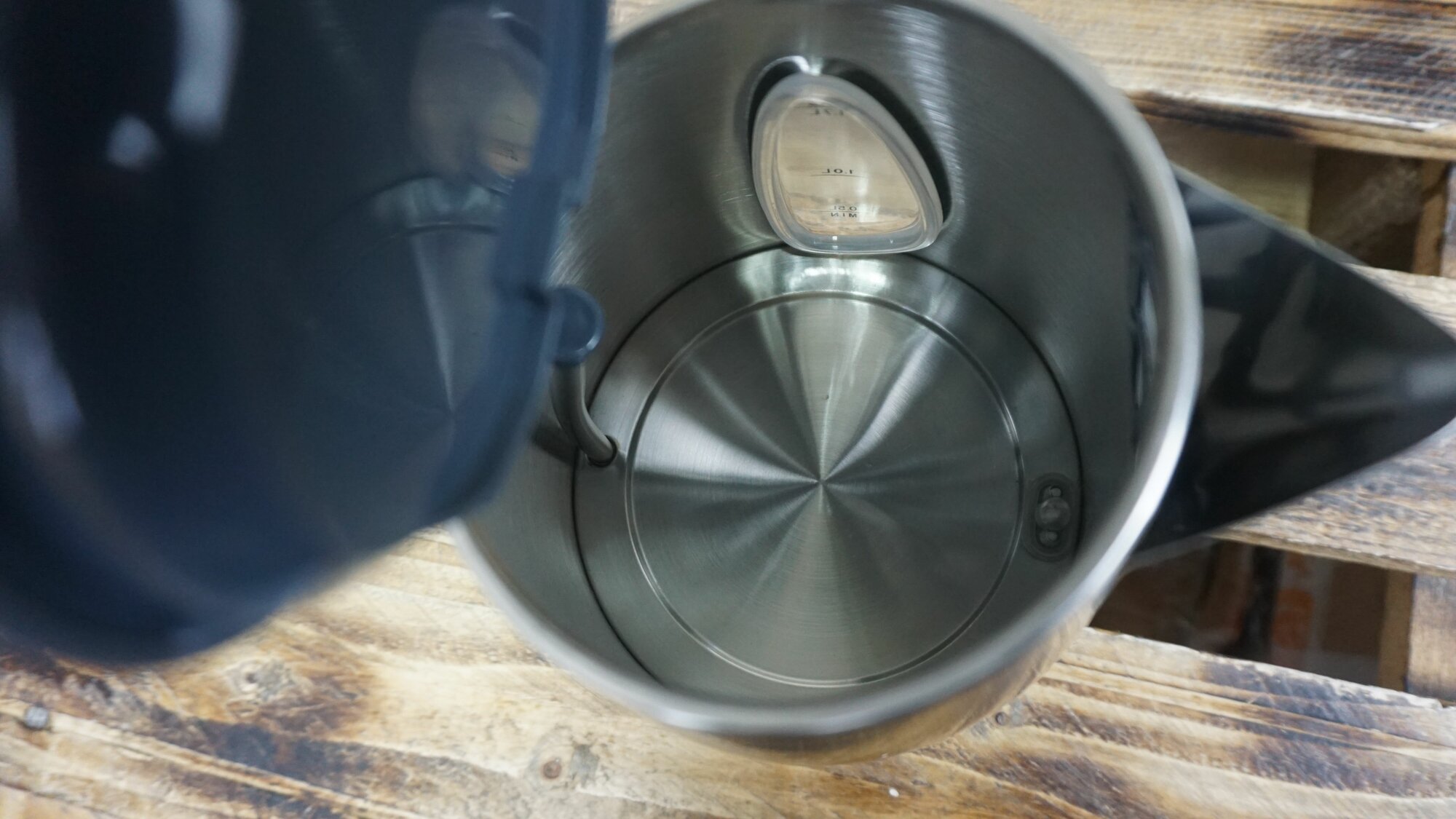 Чайник электрический REDMOND RK-M1591, металл, 1.7 л, 2200 Вт, серебристый. Товар уцененный - фотография № 17