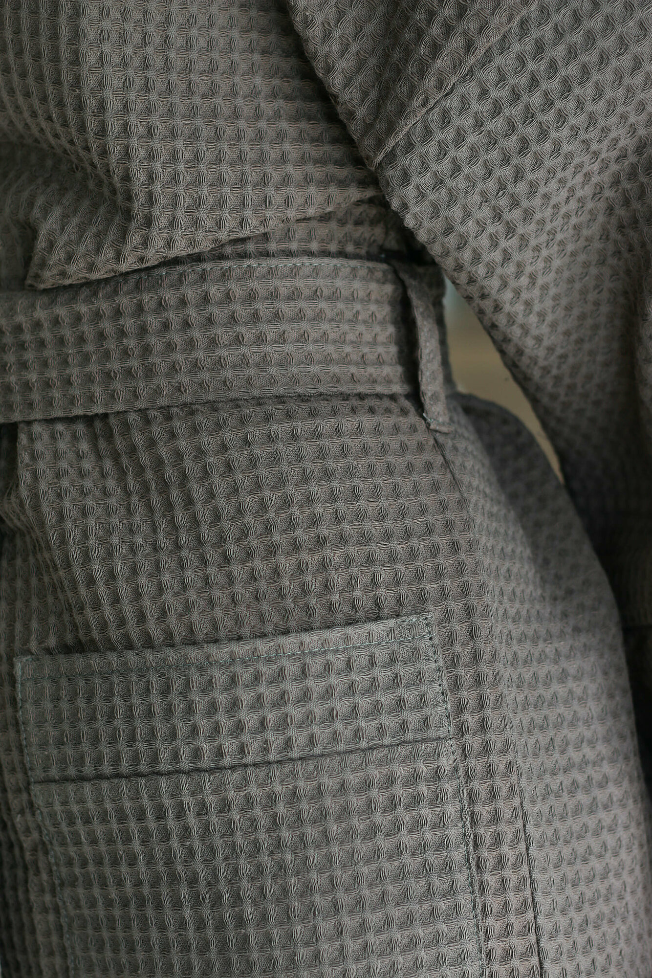 Халат ZUKI удлиненный, укороченный рукав, пояс, карманы, банный, размер M, серый - фотография № 1