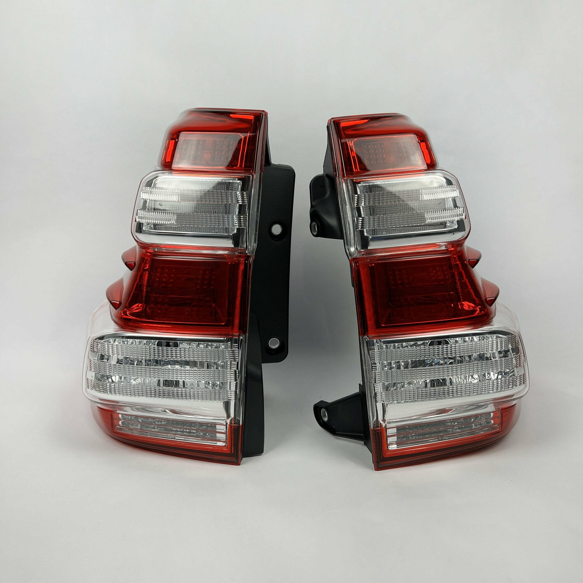 Стоп-сигналы фонари фары на Toyota Land Cruiser Prado 150 2009-2017 года