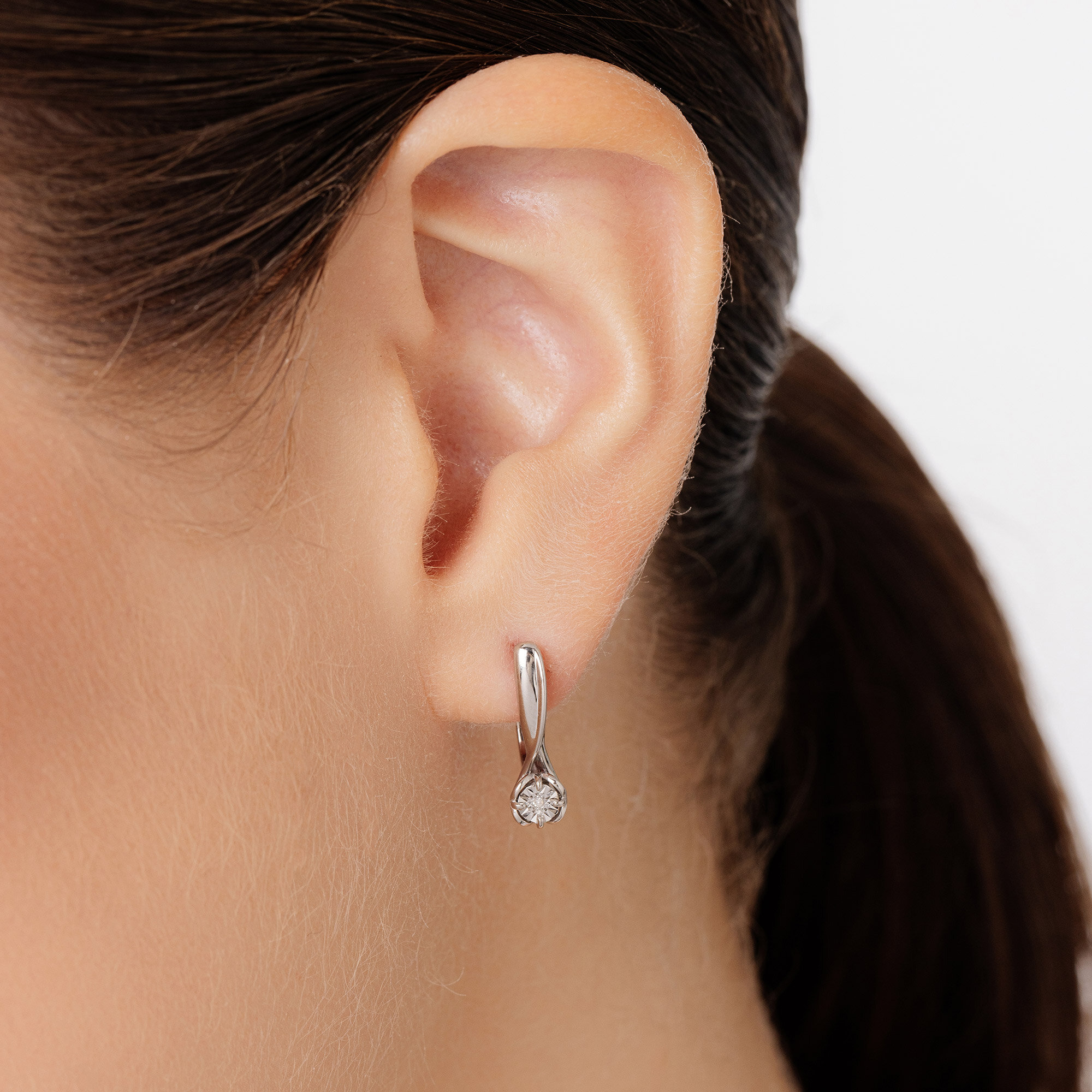 Серьги Diamant online, серебро, 925 проба, родирование, бриллиант, длина 1.6 см, , прозрачный — фото 1