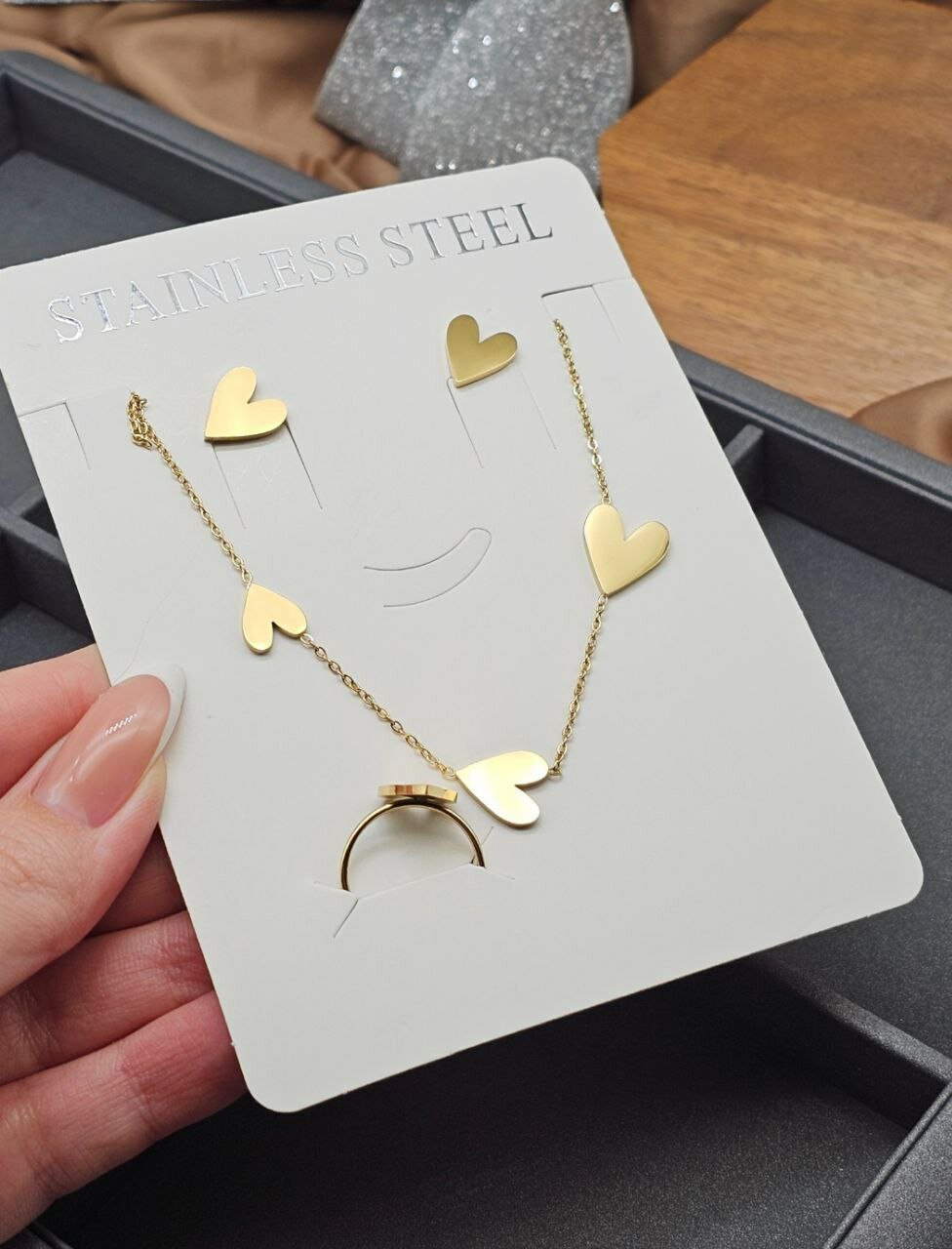 Комплект бижутерии: кольцо, серьги, подвеска