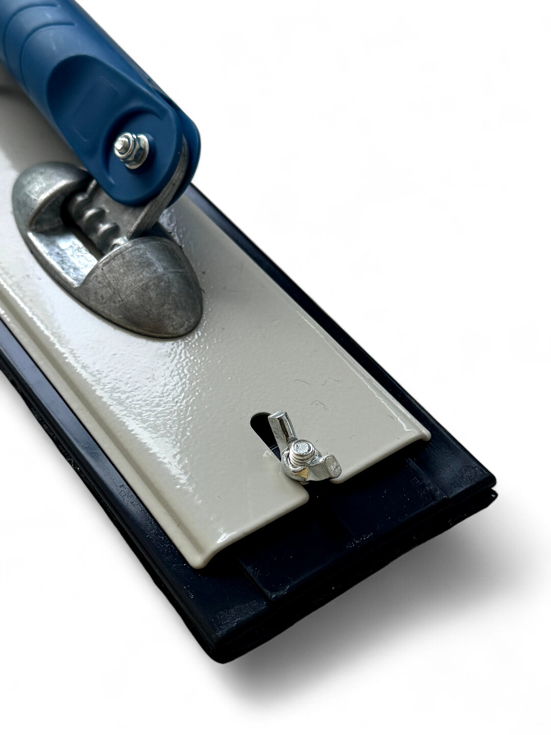 Ручной шлифовщик 230×80 мм для удобной обработки поверхностей при строительных и отделочных работах — фото 1