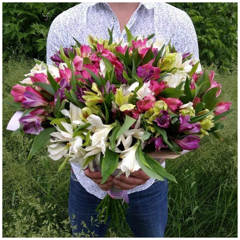 Круглый букет Well Flowers, альстромерии 21 шт, 50см, корейский стиль свежий букет цветов — фото 1