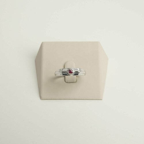 серебряное кольцо дана с рубином и фианитами родий Кольцо CORDE Серебряная печатка (серебряное кольцо) с натуральным рубином, серебро, 925 проба, родирование, рубин, размер 20, розовый