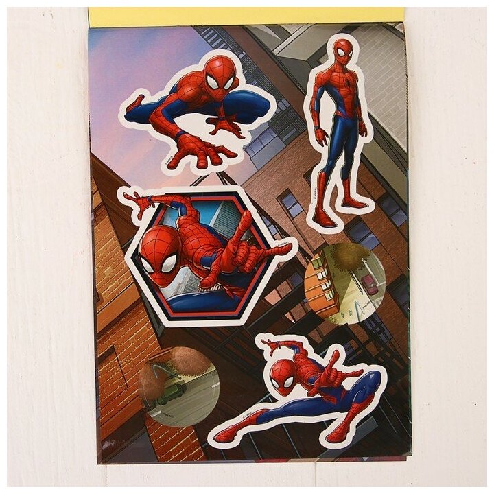 Книга с наклейками Marvel Герой, Человек-паук, мягкий переплет, в пакете