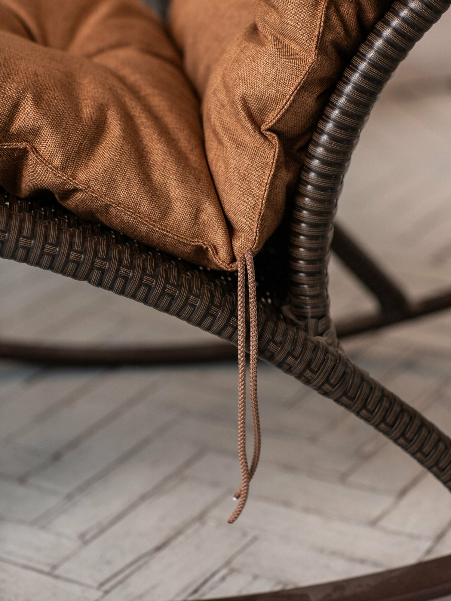 Матрас-подушка на качели, скамейку или подвесное кресло, коричневая - фотография № 6