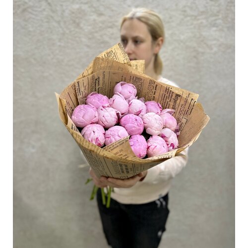 Букет свежих розовых пионов Сара Бернар 15шт.