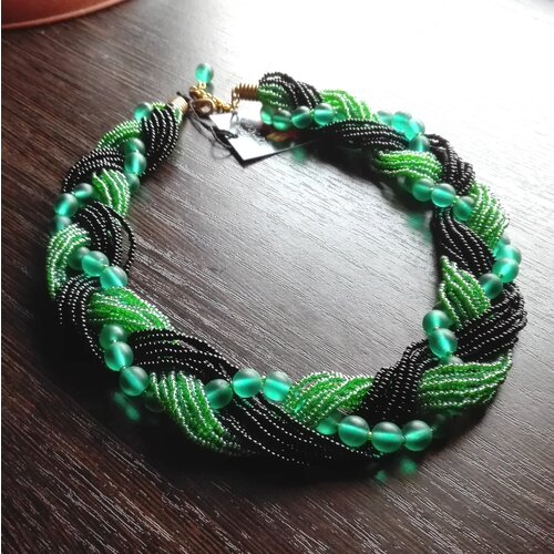 фото Ожерелье из бисера "косичка", черно-зеленое gulnara