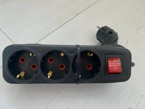 Изображение товара Удлинитель бытовой 3 розетки с кнопкой, 6.0 метров с заземлением, 16А (Черный)