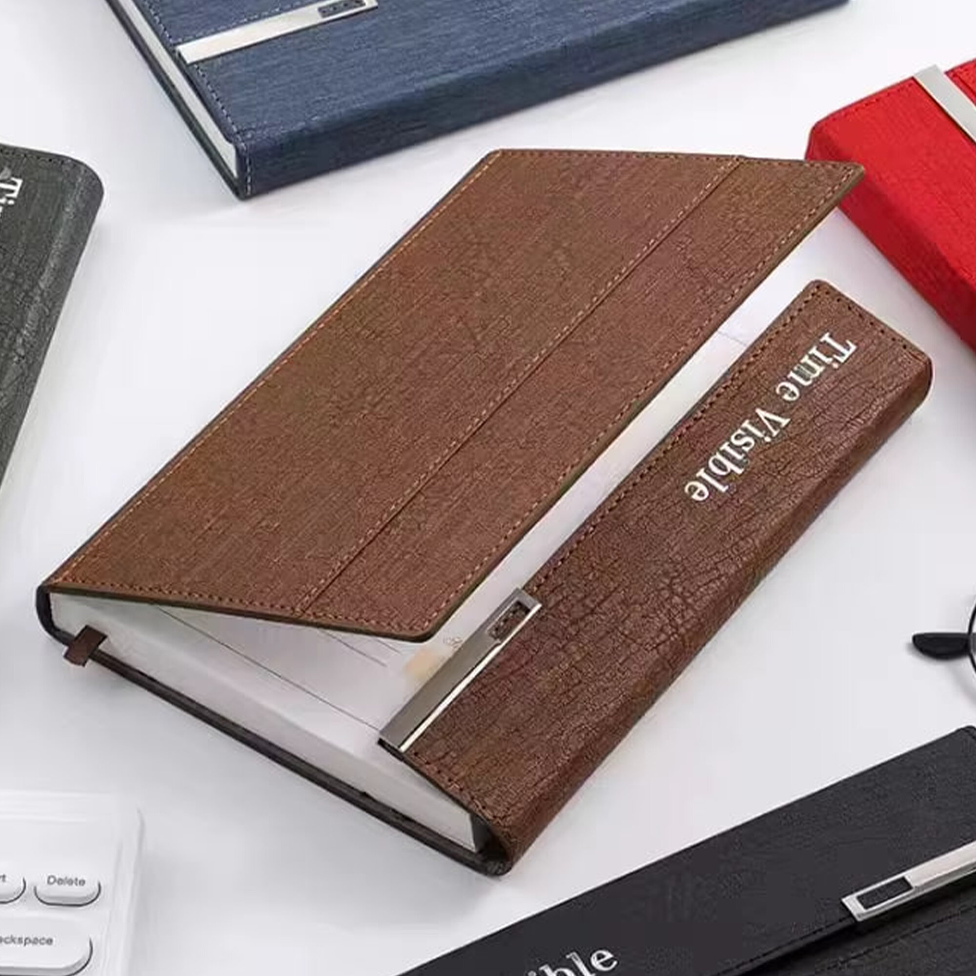 Блокнот " TIME VISIBLE ". ХАЙ-ТЕК отлично смотрится в дизайне. Коричневый