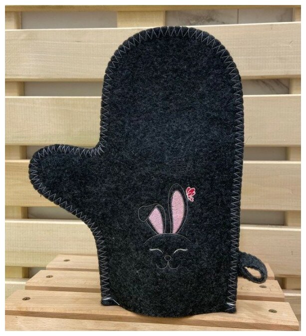 фото Рукавица для бани и сауны с вышивкой "Зайка с ушками" серая