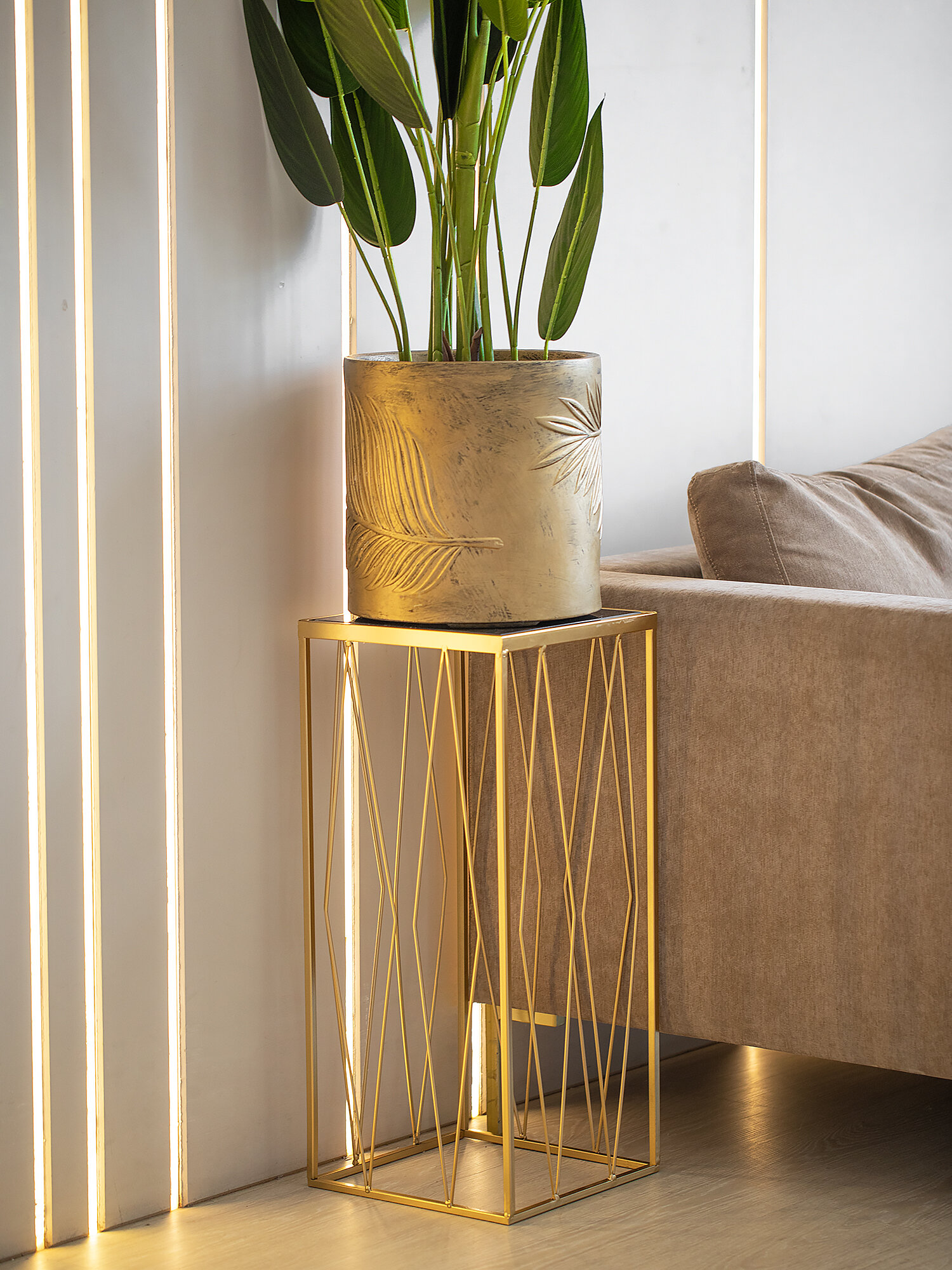 фото 54-060 Подставка интерьерная с черным мрамором 30х30х67см, Glasar