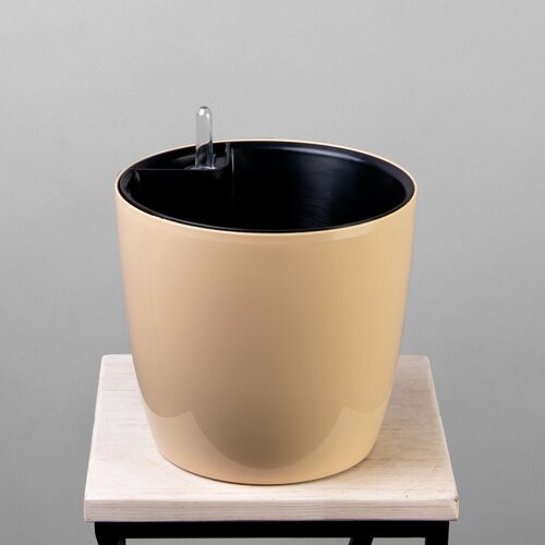 Цв. горшок с автополивом комфорт Бочонок (ПИ-38-10ТХ 5,5 л, D-21, H-18, кофе с молоком)