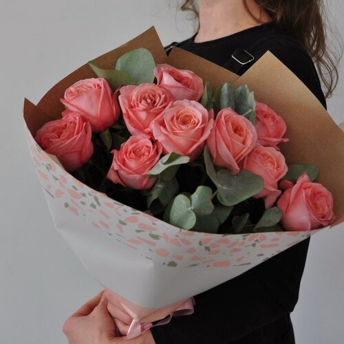 Изображение товара Букет Королевство Праздника, пионовидные розы 55см, 11 роз, с эвкалиптом