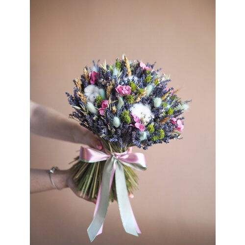 Букет сухоцветов с хлопком и мятным лагурусом