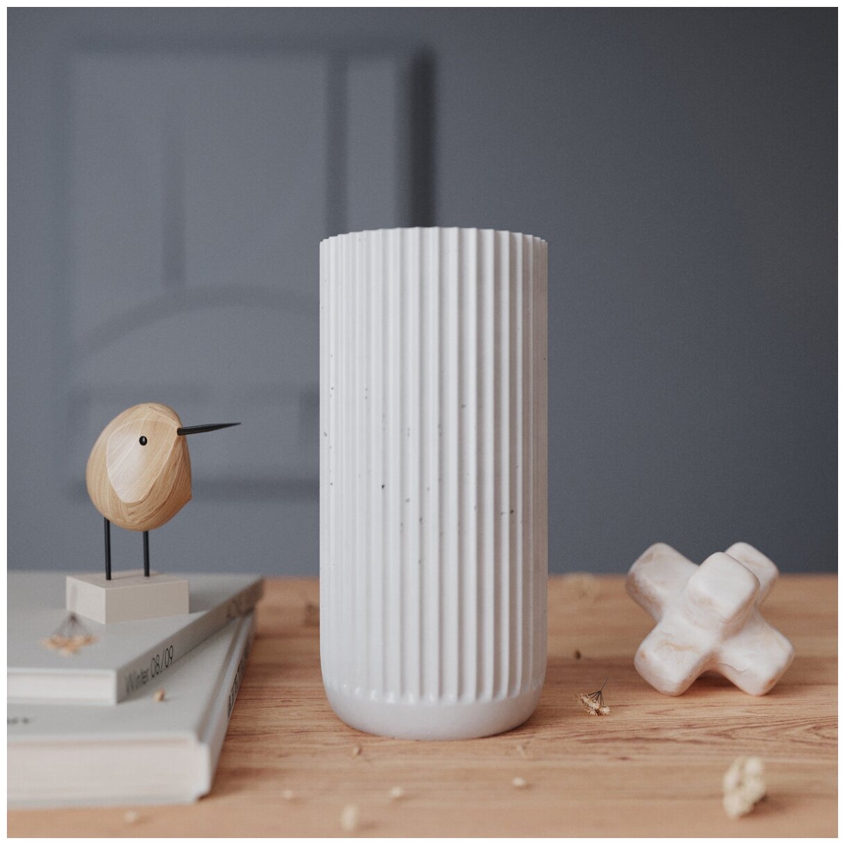 Декоративная ваза для сухоцветов Chloe M, 20x9.5 см, бетон, белая глянцевая