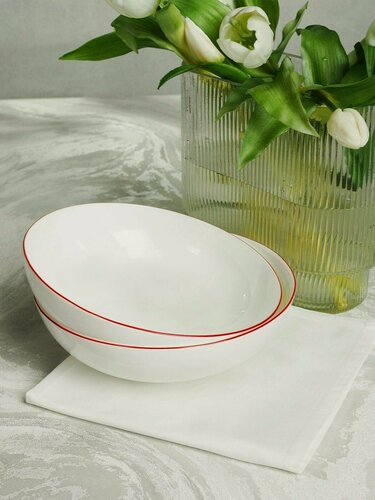 Изображение товара Набор фарфоровых тарелок глубоких (салатник) 20см символ 2шт, цвет белый кант красный. STENOVA HOME