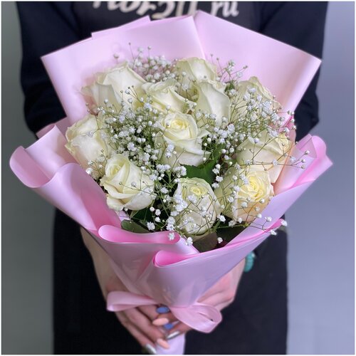 Букет цветов из гипсофил и роз Стефания