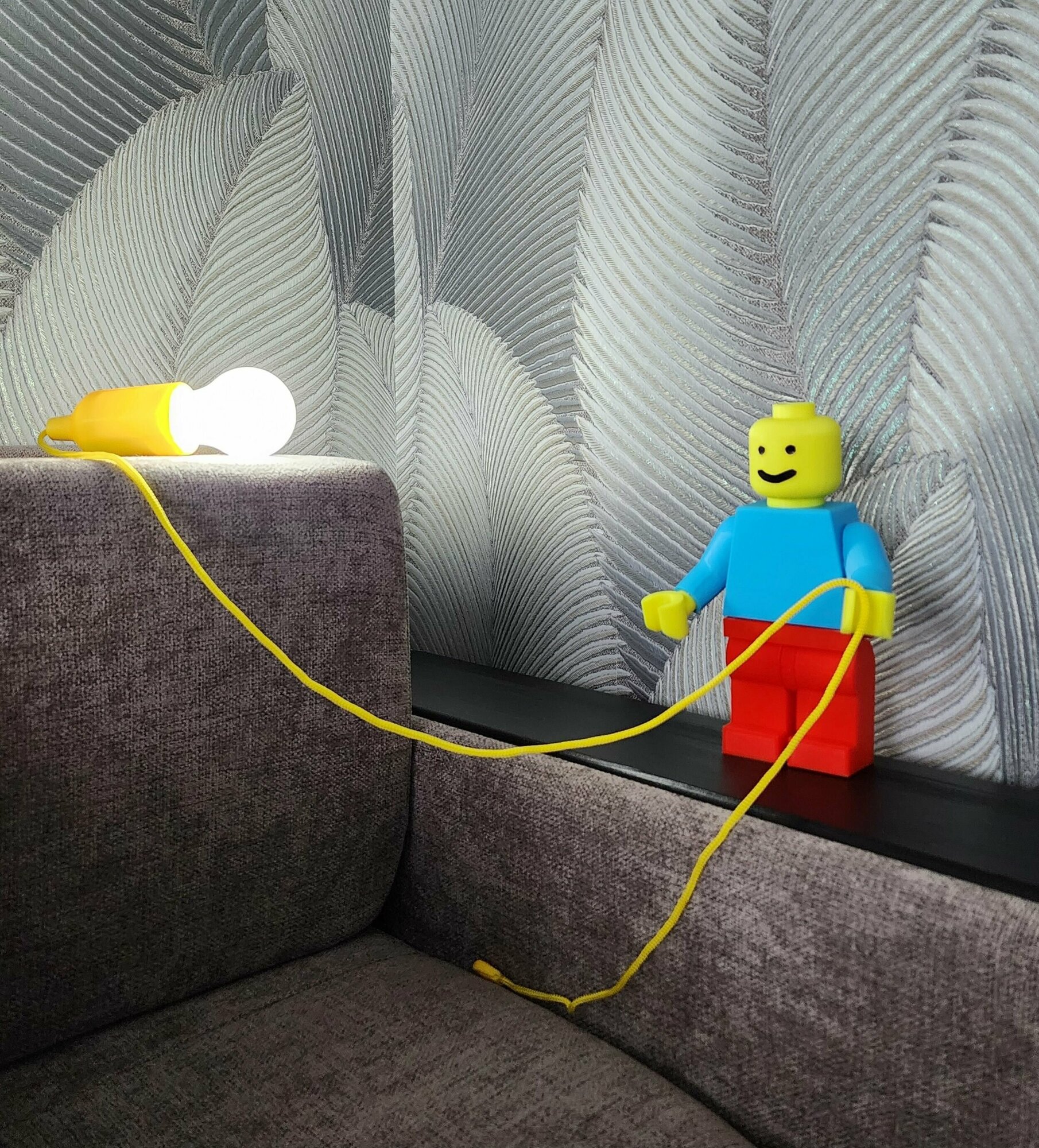 Лампа - ночник: 3 в 1 (лампа, игрушка, фонарик) в виде LEGO/Лего человечка - фотография № 2