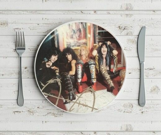 Тарелка W.A.S.P, В. А. С. П №1