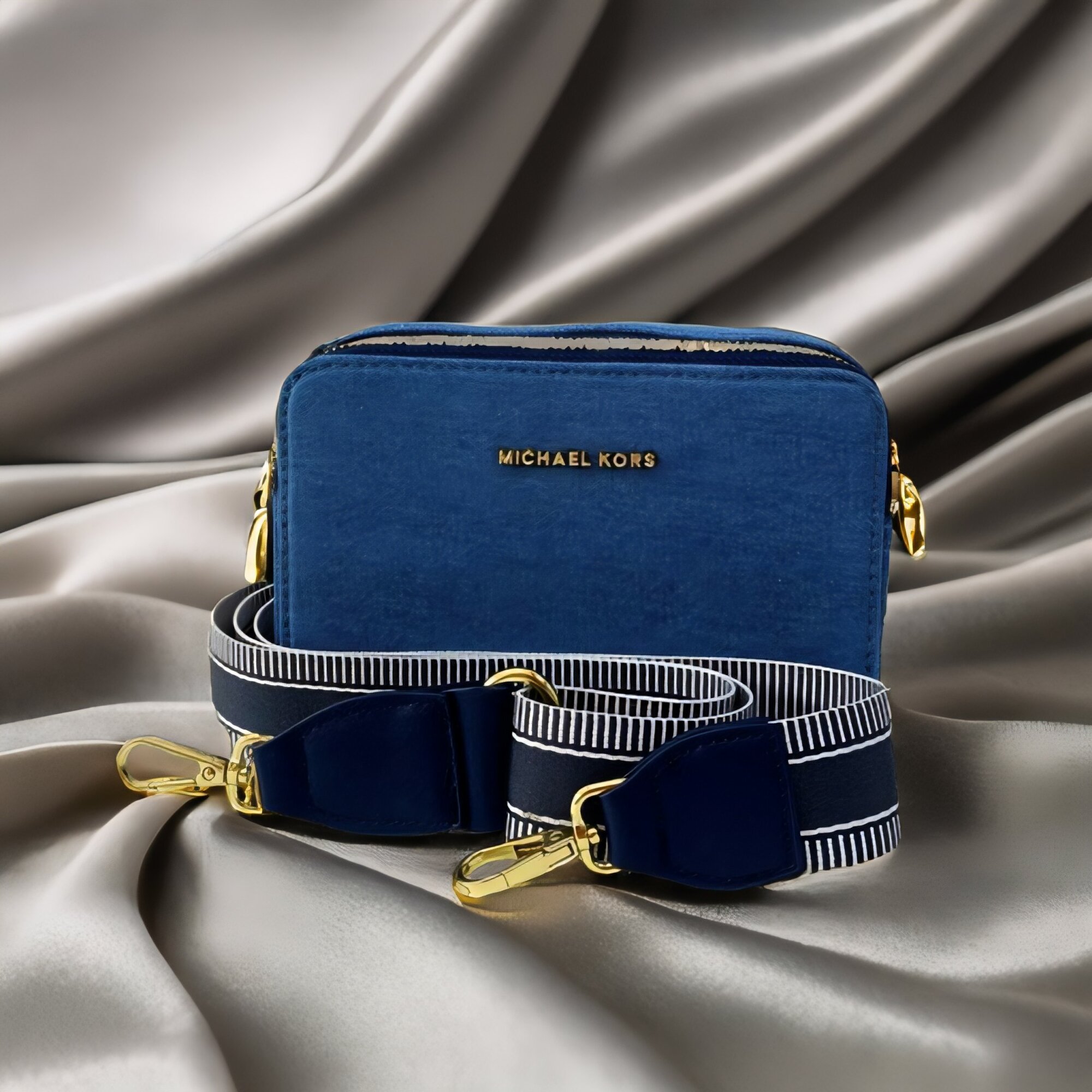 фото Сумка женская кросс-боди повседневная джинсовая MK. Сумка на плечо синяя