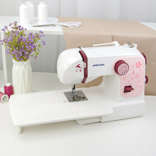 Швейная машинка JAGUAR 137 с металлической станиной и металлическим челноком Приставной столик в комплекте 15890₽