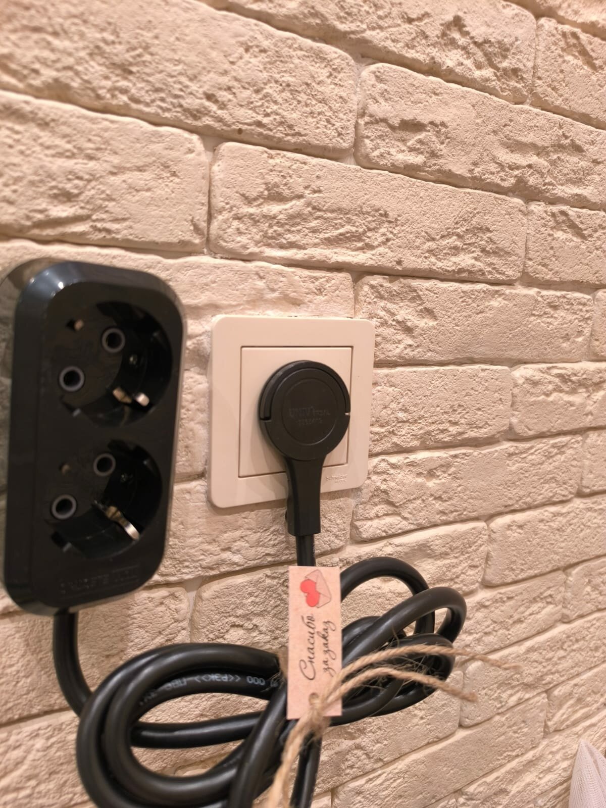 Удлинитель электрический с плоской потайной вилкой 2 розетки 15метра