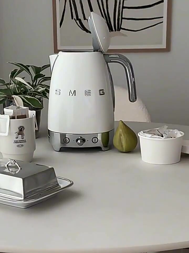 Электрический чайник с регулировкой температуры Smeg объем 1.7 л, нержавеющая сталь, цвет белый — фото 1