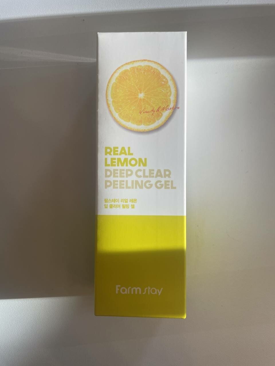 Отшелушивающий гель с экстрактом лимона FarmStay Real Lemon Deep Clear Peeling Gel 100 мл - фото №12