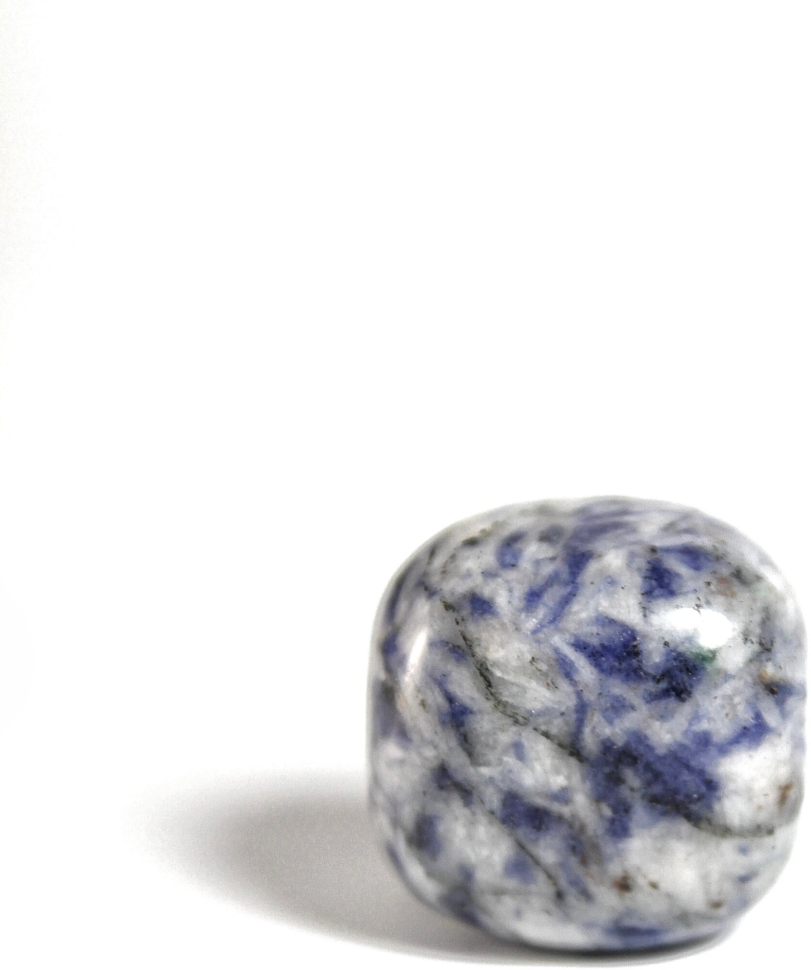 Натуральный камень Галтовка Содалит для декора поделок бижутерии 2-25 см 1 шт