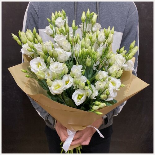 Изображение товара Букет Well Flowers, эустомы, 9 цветов, белый, высота 50см свежий букет цветов