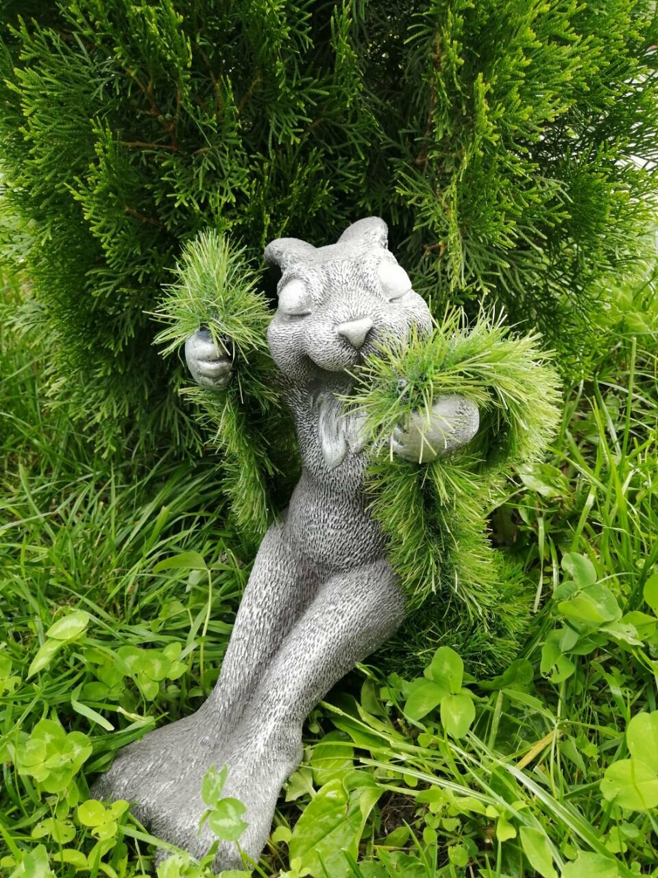 САДОВАЯ ФИГУРА - ЗАЙЧИК НА КАЧЕЛЯХ, цвет серебро. ФИГУРЫ ДЛЯ САДА ...