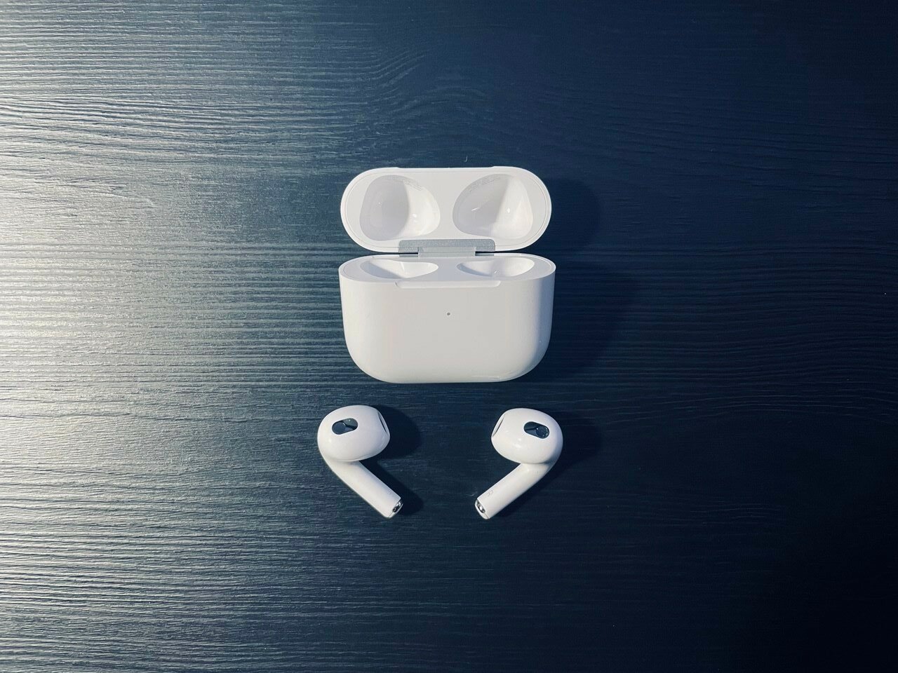 A.Pods 3 PREMIUM Series, Сенсорные Bluetooth наушники для смартфона, Зарядный кейс, Белый — фото 1