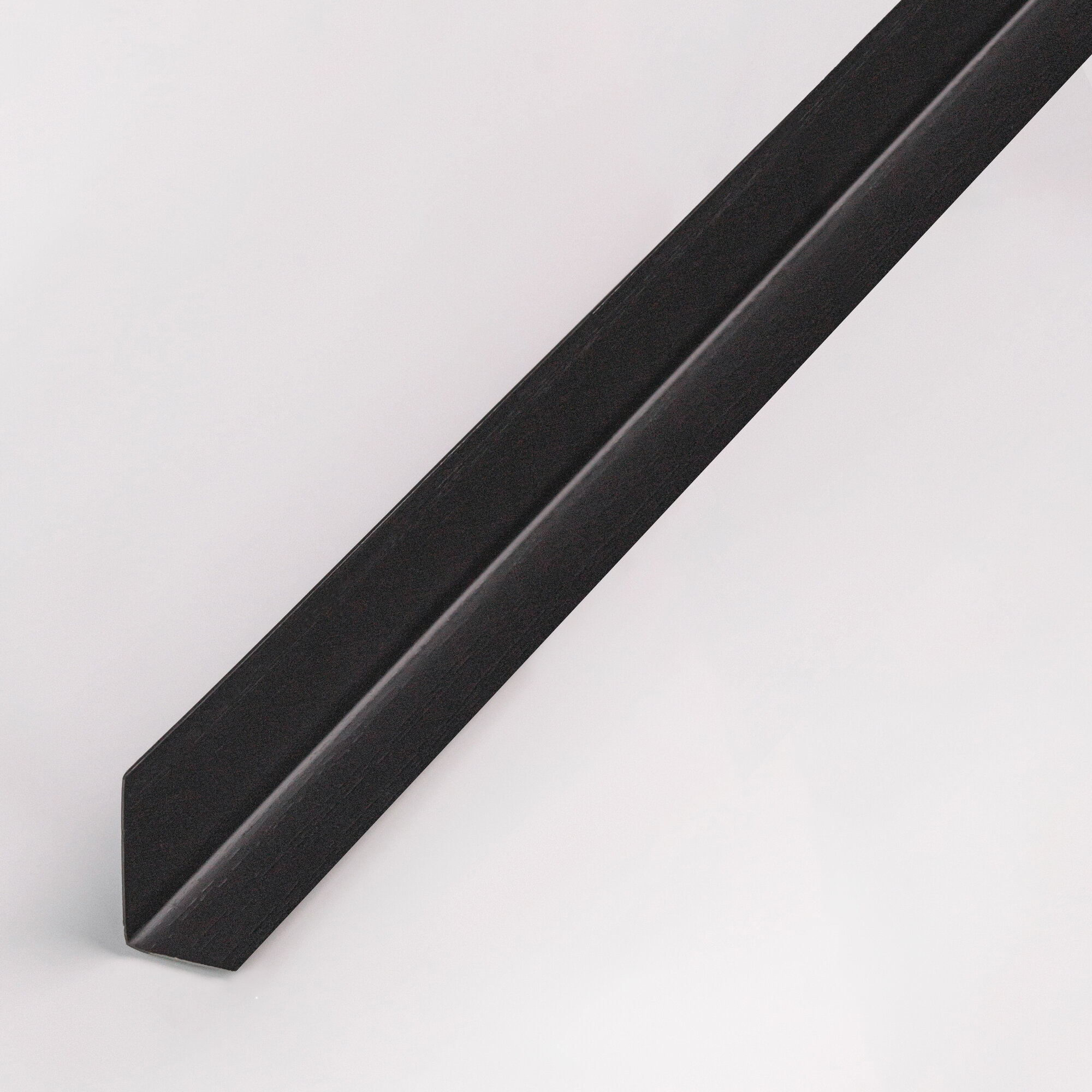 Уголок разнополочный пластиковый 20х12 мм длина 27 м угол ПВХ для стен внутренний Ideal (Идеал) У 20Х12 черный 007