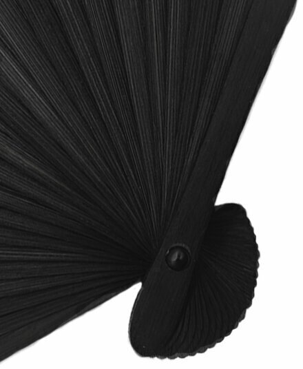 Деревянный черный складной тканевый веер для восточных танцев и фотосессии в японском и китайском стиле - фотография № 7