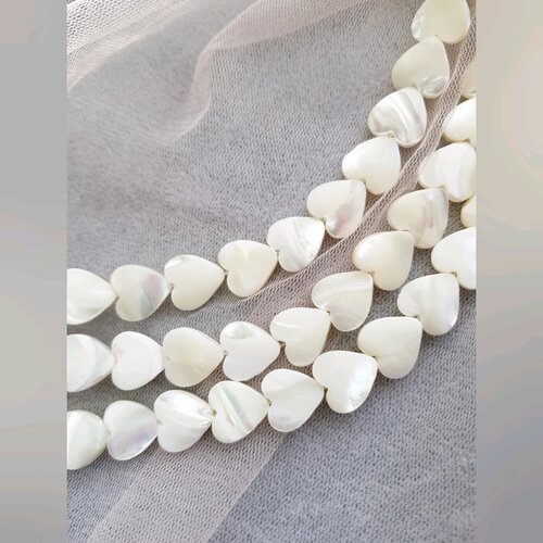 Бусины сердечки из натурального Морского Перламутра 48 шт, размер 8x2 мм, Нить 40 см