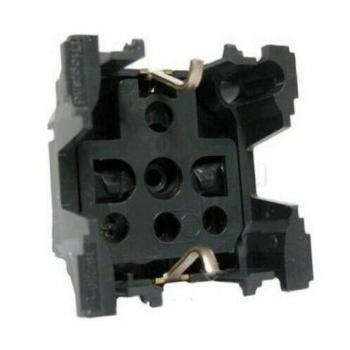 Розетка 2К+З Legrand Celiane 16A 230V с/з со шторками винтовой зажим немецкий стандарт 067152