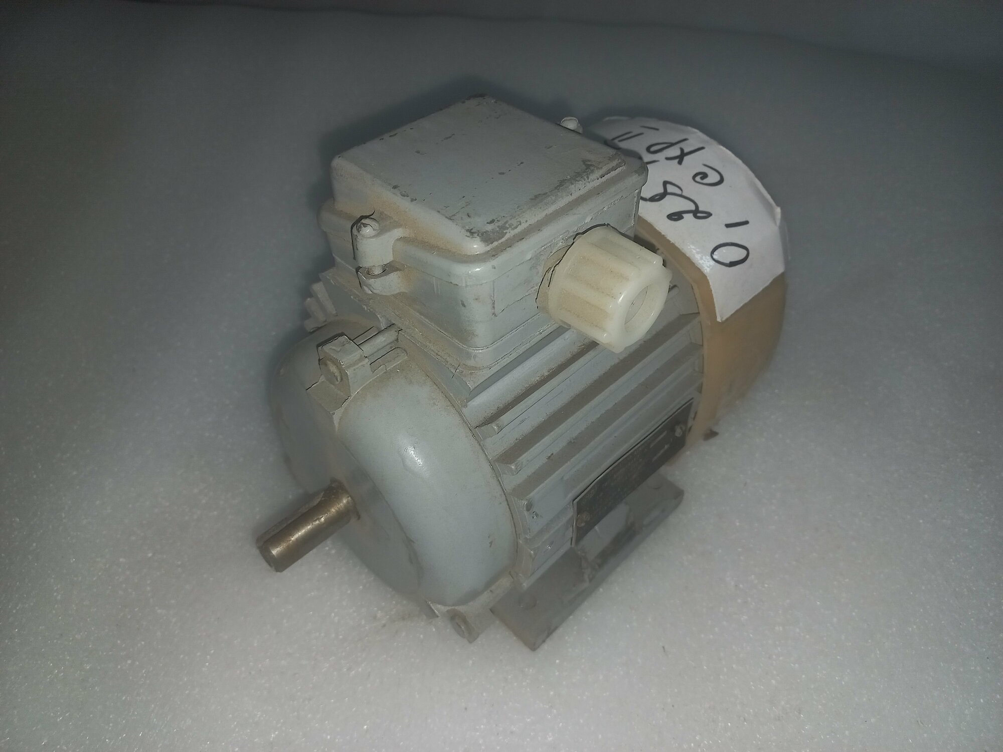Асинхронный электродвигатель АИР63А4У3 (0,25кВт; 1370об/м) крепление лапы