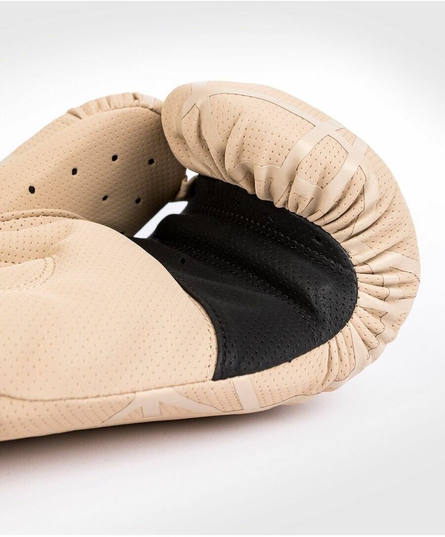 Перчатки боксерские Venum Tecmo 2.0 Sand (12 унций)