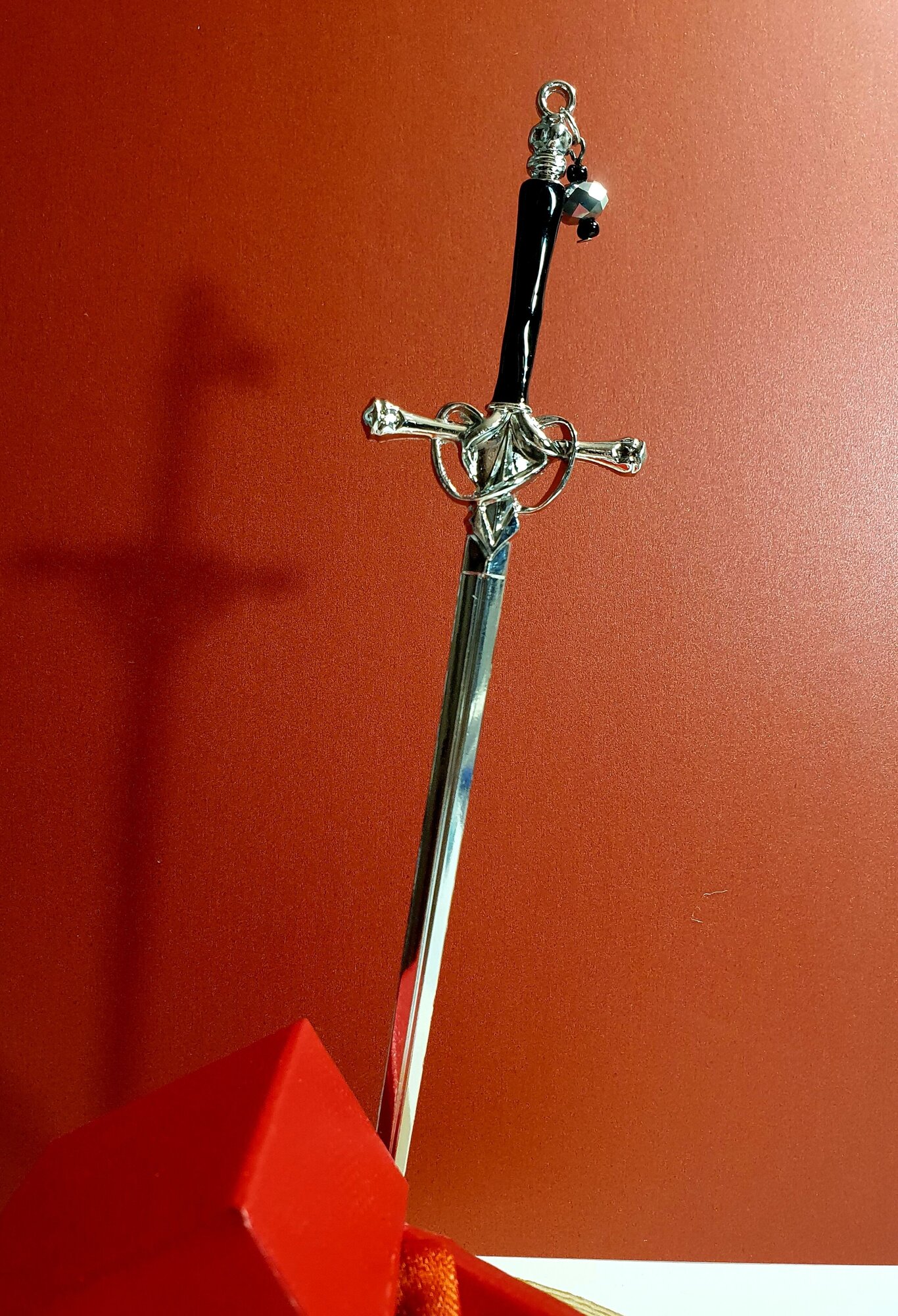 Готическая заколка меч "Эскалибур" черный + открытка ручной работы